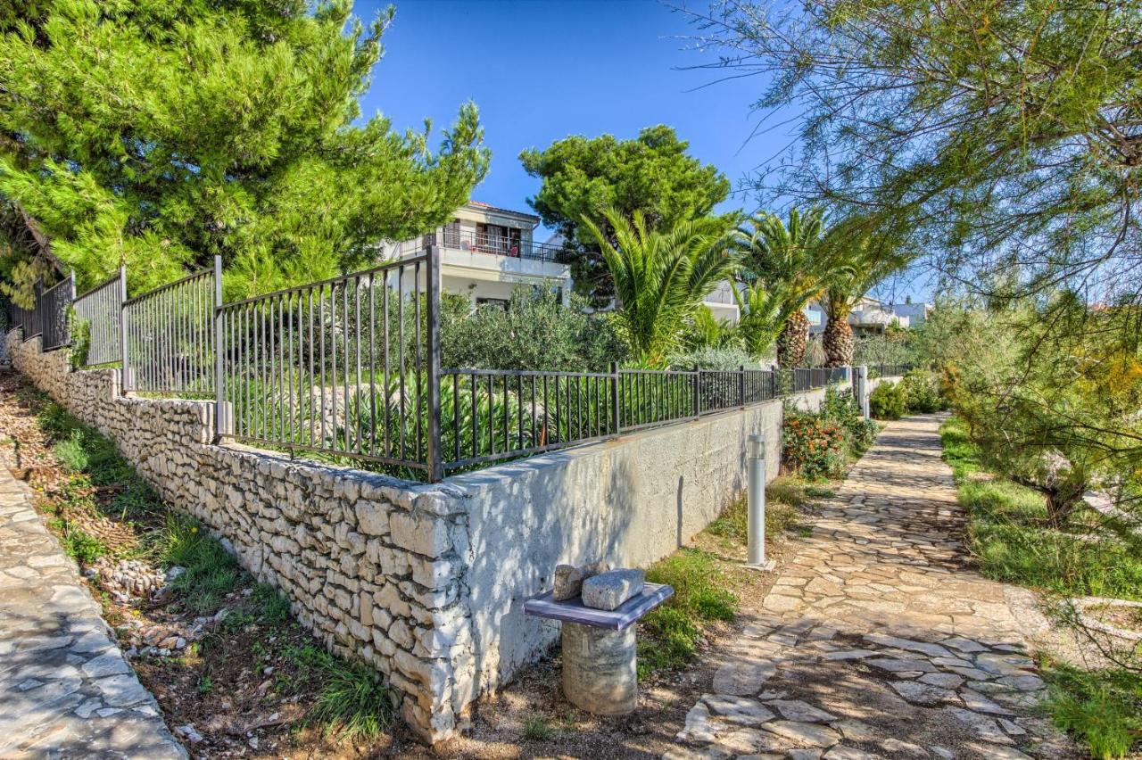 Family Friendly Seaside Apartments Rogoznica - 2010 מראה חיצוני תמונה